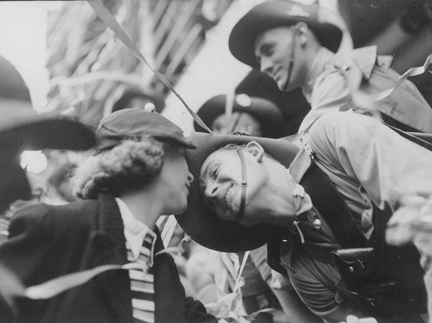 World War Two Farewell Kiss, Between 1940-1945
