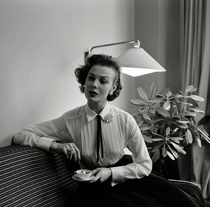 Women In 1940 1950s In Black And White Photos By Nina Leen