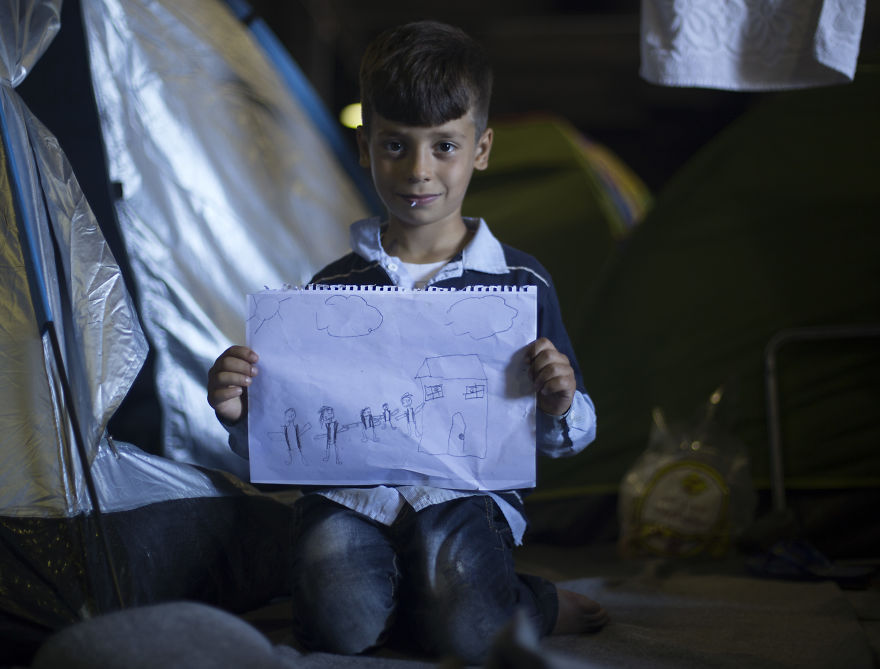 I Photographed Refugee Children Expressing Their Emotions Through Drawings
