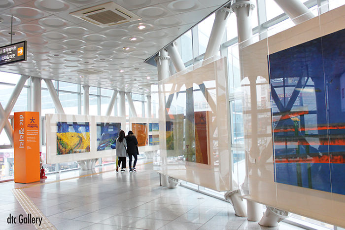 How Vacant Public Space Of A Bus Terminal Became An Art Gallery