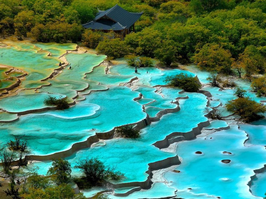 Top Waterfalls & Infinity Pools Around The World Top Waterfalls & Infinity Pools Around The World