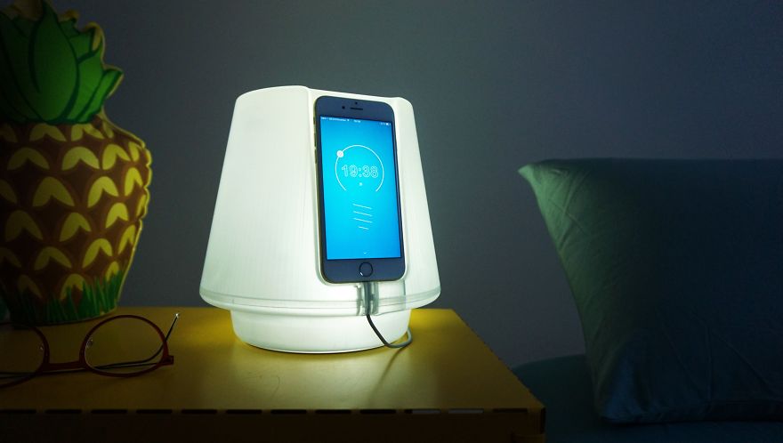 I Turned This Phone Into A Bed Side Lamp