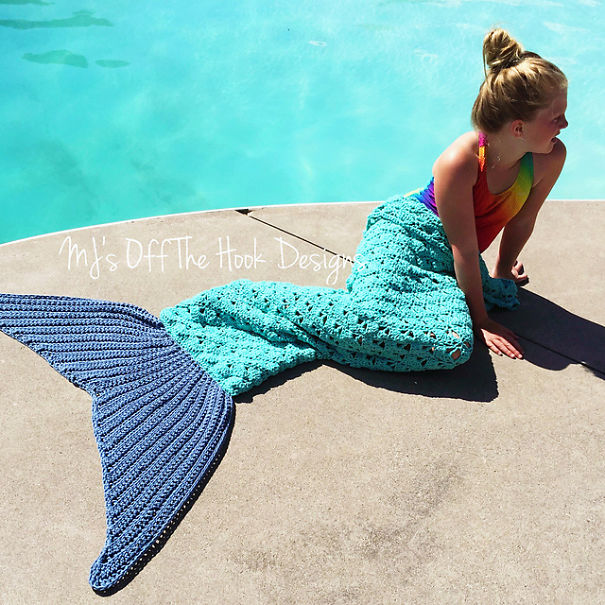 Great Idea! Magic Mermaid Beach Towel Actually Converts To A Travel Bag!