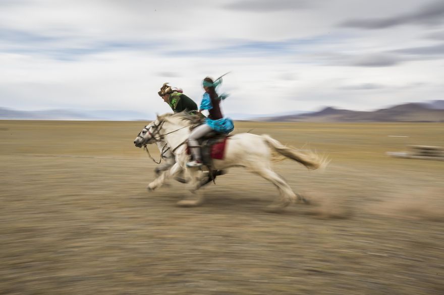 I Spent A Month With The Kazakhs Eagle Hunters In Mongolia