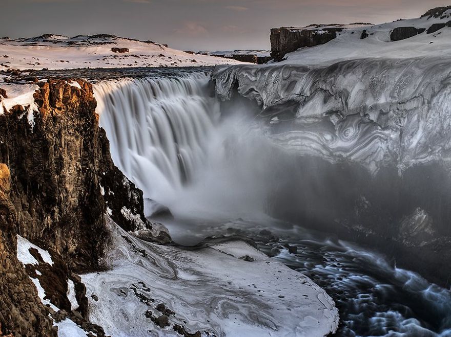 Top Waterfalls & Infinity Pools Around The World Top Waterfalls & Infinity Pools Around The World