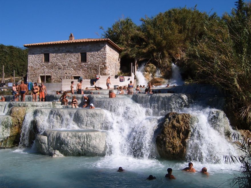 Top Waterfalls & Infinity Pools Around The World Top Waterfalls & Infinity Pools Around The World