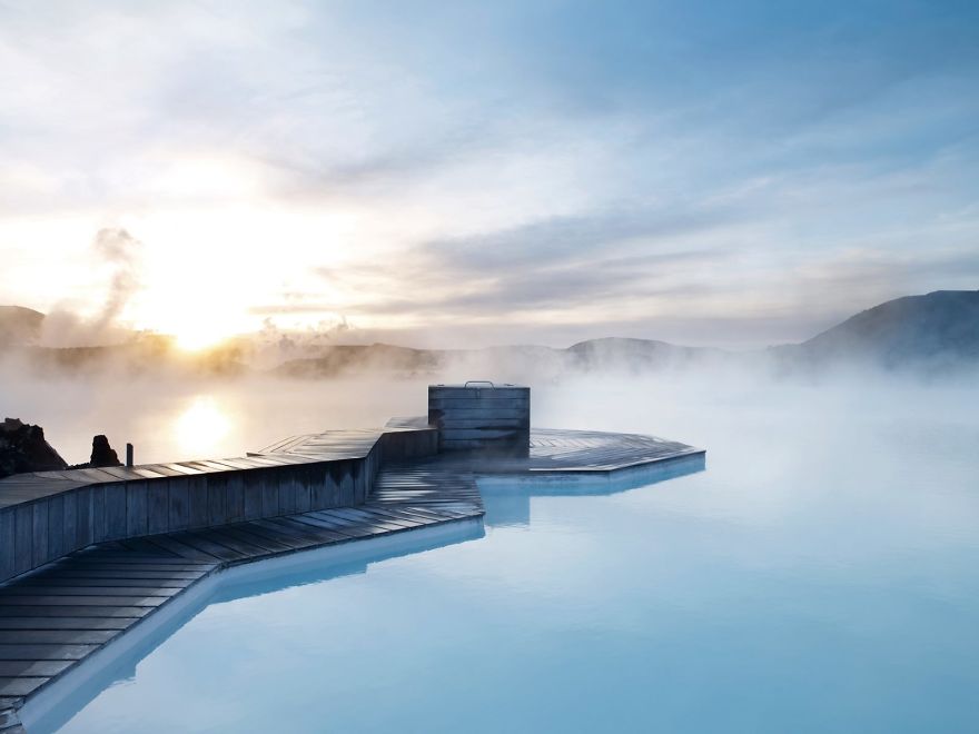 Top Waterfalls & Infinity Pools Around The World Top Waterfalls & Infinity Pools Around The World