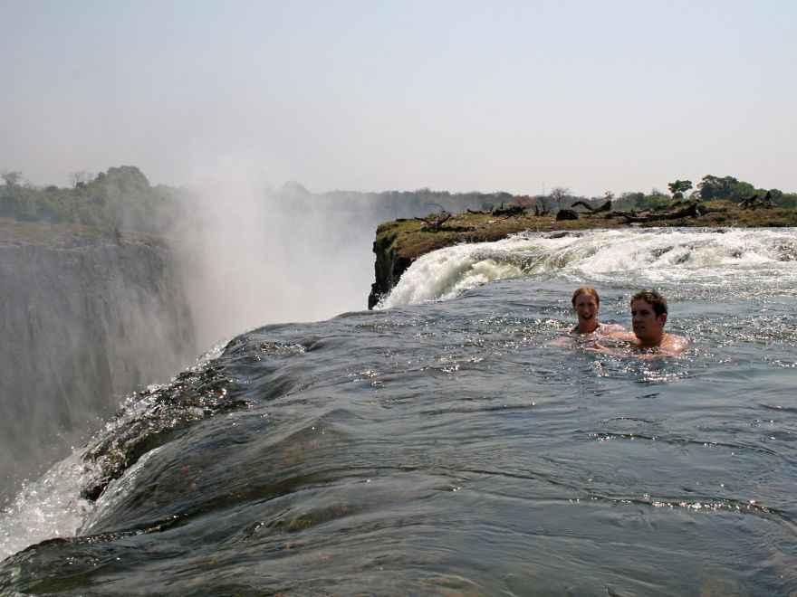 Top Waterfalls & Infinity Pools Around The World Top Waterfalls & Infinity Pools Around The World