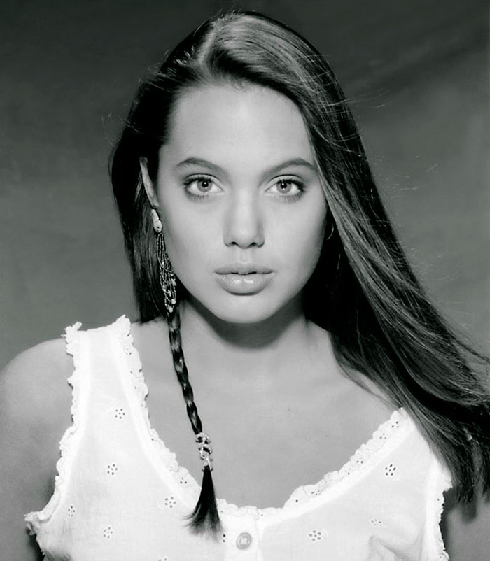 15 Year Old Angelina Jolie During One Of Her First Photoshoots