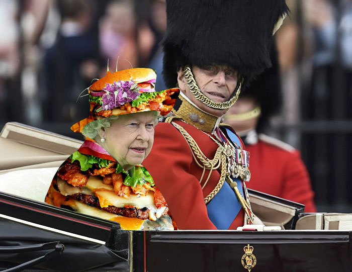 The Queen's 'Green Screen' Outfit Sparks A Hilarious Internet Reaction