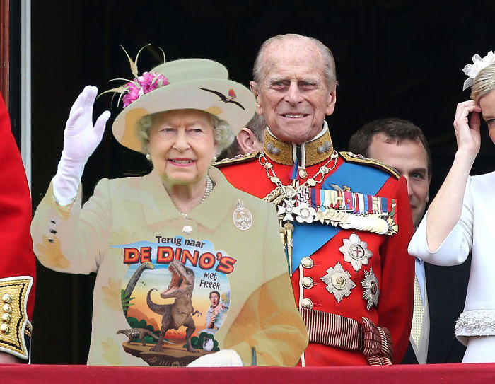 The Queen Loves Dinoplaatjes.