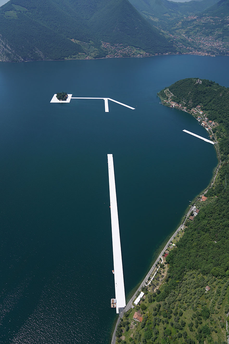 floating-piers-christo-jeanne-claude-italy-24