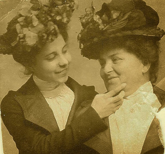 Smiling Victorians, 1900s