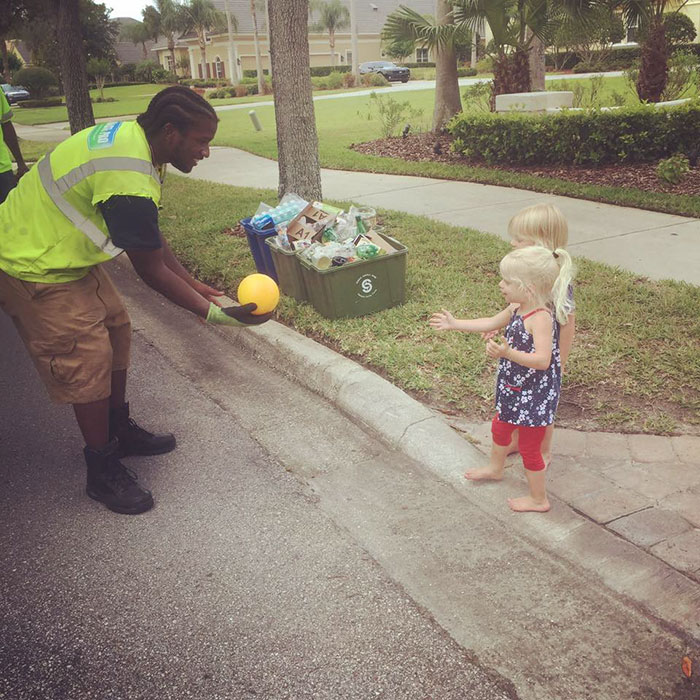 2-Year-Old Triplets Become Best Friends With Their Garbage Collectors (10+ Pics)