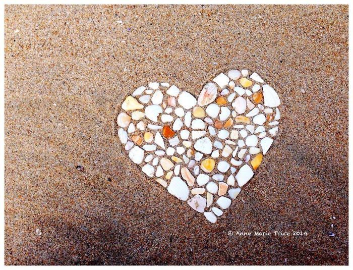 I Create Temporary Beach Mosaics From Things I Find There