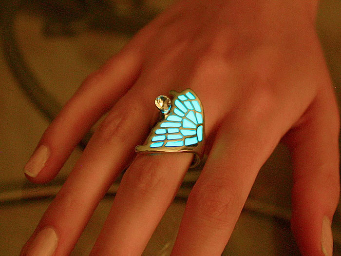 Glow-In-The-Dark-Jewelry That Will Make You Feel Magical
