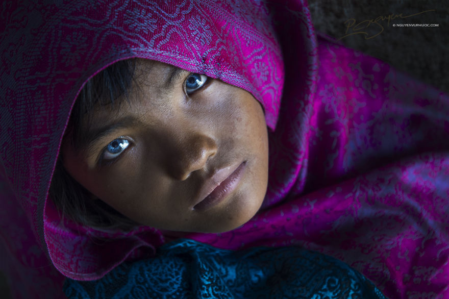 Sapa Is A 'Cham' Girl In Ninh Thuan Who Has Two Different Colored Eyes