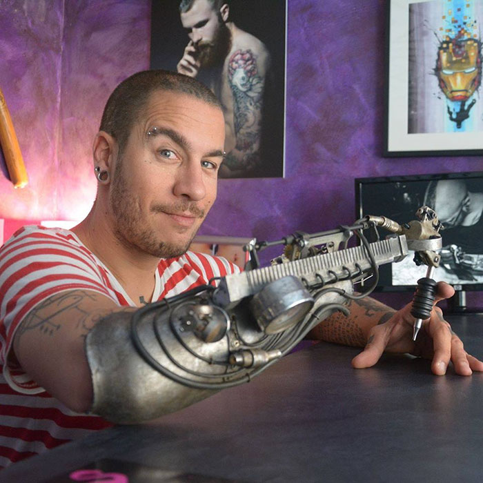 Tattoo Artist Who Lost His Arm Gets World's First Tattoo Machine Prosthesis