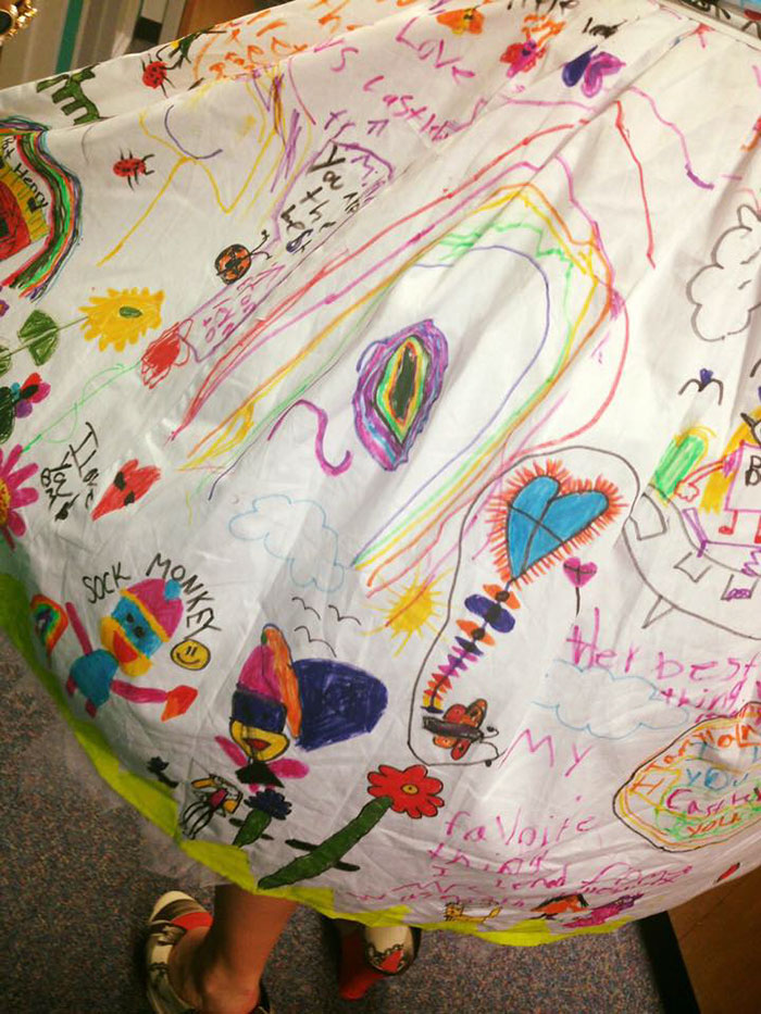 First-Grade Teacher Lets Students Draw On Her Dress For Last Day Of School