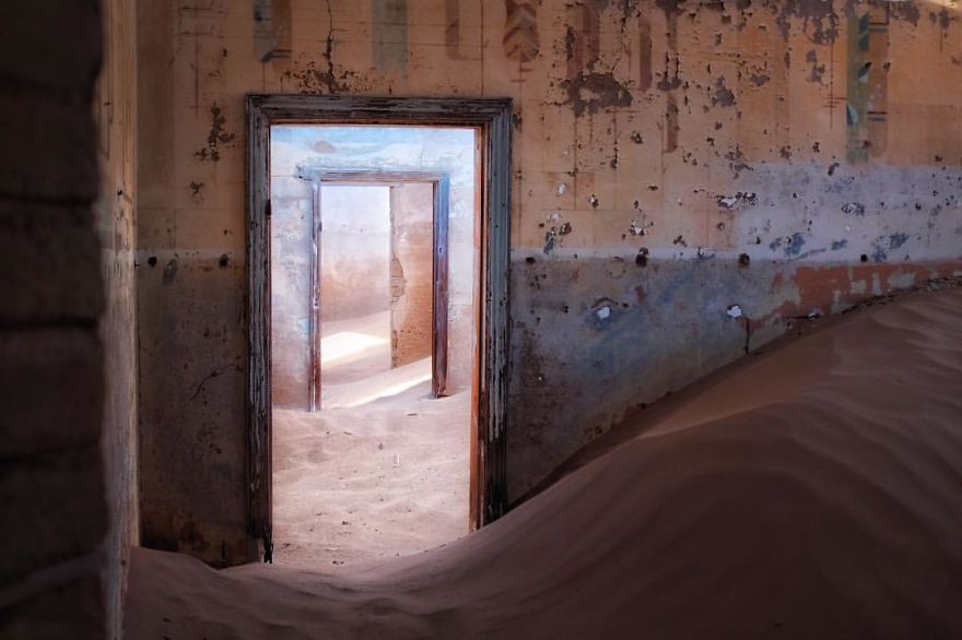 Amazing South Africa Photos Showing Desert And Abandoned Places