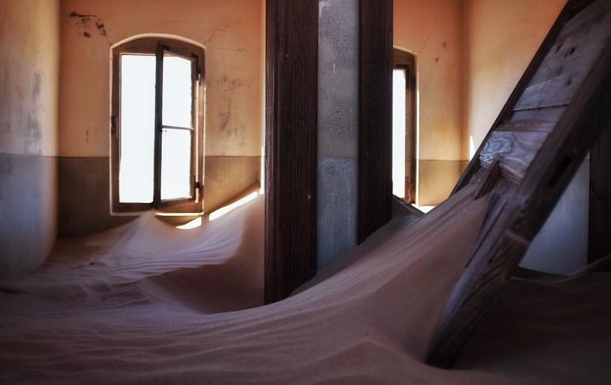 Amazing South Africa Photos Showing Desert And Abandoned Places