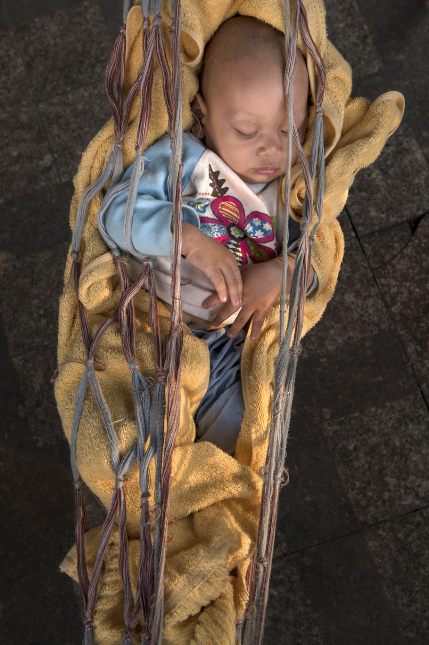 Asphalt Dreams: I Photographed Children Sleeping In The Streets Of Bangkok