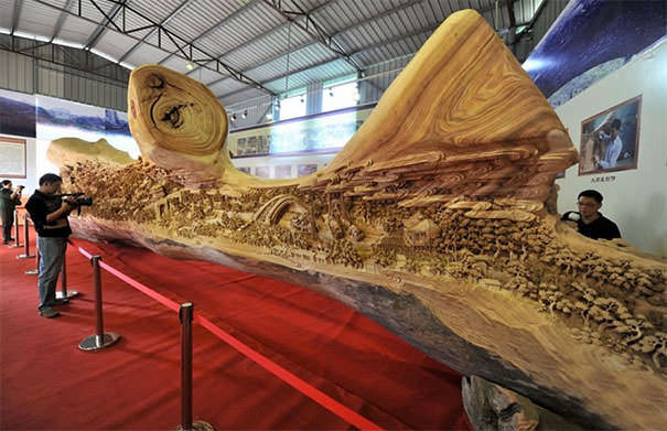 It Looks Like An Old Rotten Tree Trunk… But Look A Little Closer It Looks Like An Old Rotten Tree Trunk… But Look A Little Closer