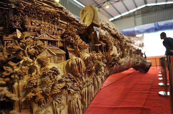 It Looks Like An Old Rotten Tree Trunk… But Look A Little Closer It Looks Like An Old Rotten Tree Trunk… But Look A Little Closer
