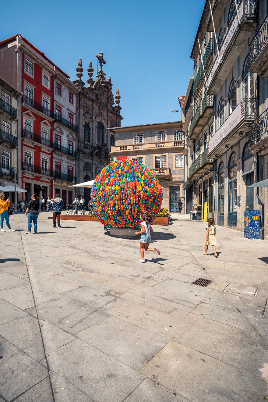 Temporary Installation Aims To Create A Color Sphere From The Traditional S. João Hammers