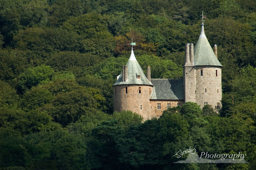 I Love Taking Photos Of European Castles