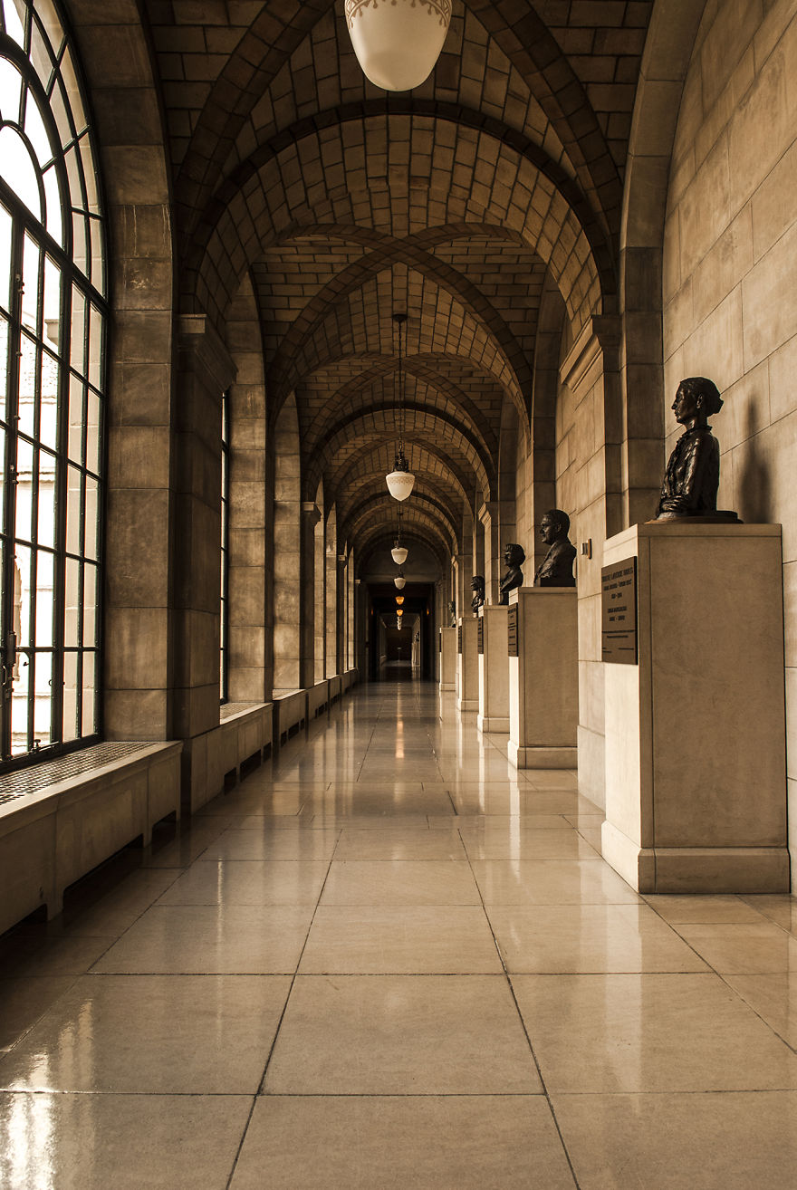 Nebraska's State Capitol Building Is Awe-Inspiring