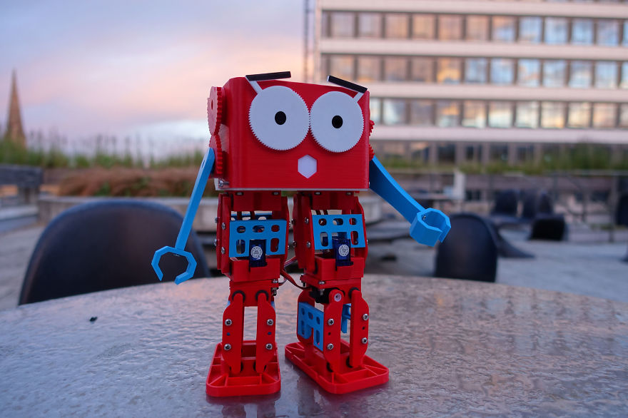This Cute Walking Robot Aims To Inspire The Next Generation Of Scientists And Engineers