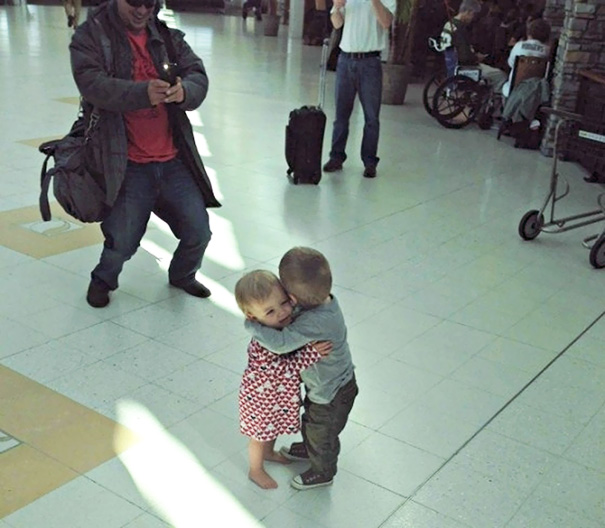 These Two Toddlers Who Had Never Met Before, But Decided To Hug It Out In The Middle Of An Airport Terminal