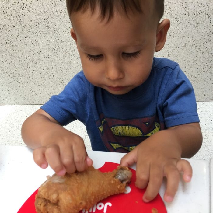 Yum! Crispy Jollibee's Chicken In My Tummy