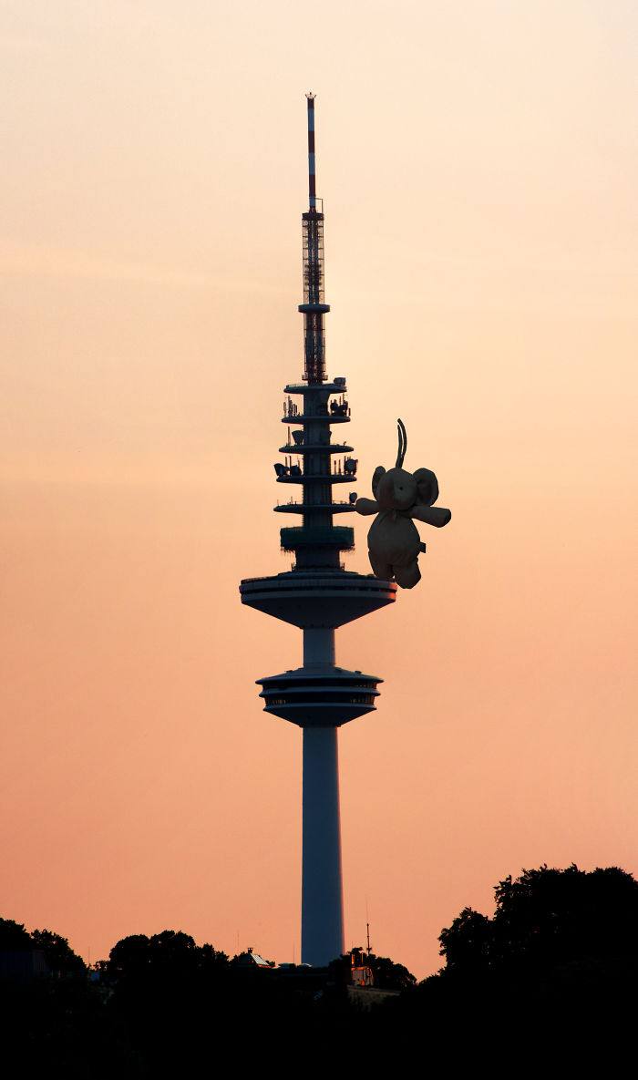 Playing King Kong In Hamburg, Germany