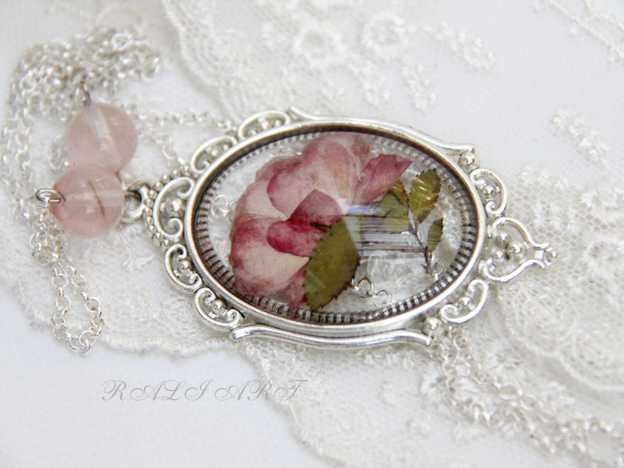 I Create Romantic Jewelry From Resin And Flowers