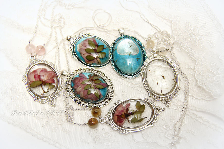 I Create Romantic Jewelry From Resin And Flowers
