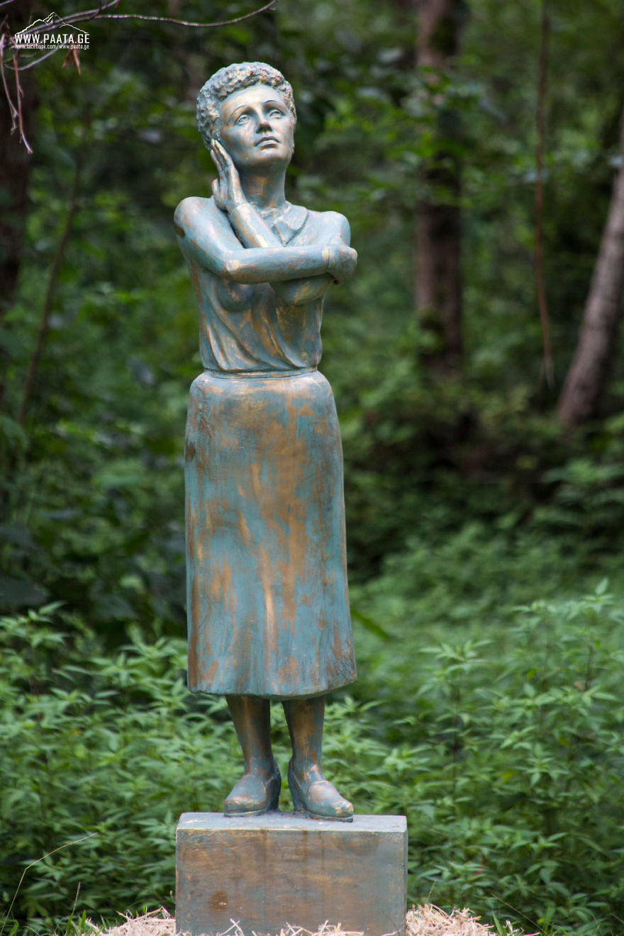 I Photographed The Statues Of Musicians' Prak