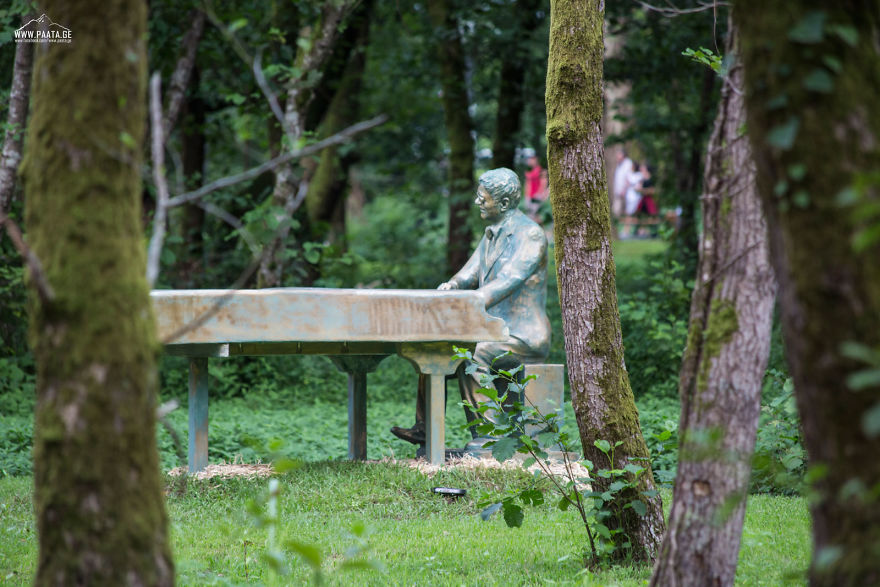 I Photographed The Statues Of Musicians' Prak