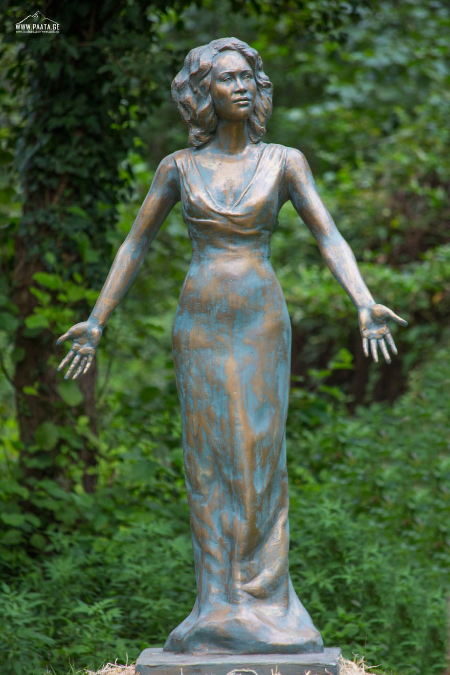 I Photographed The Statues Of Musicians' Prak