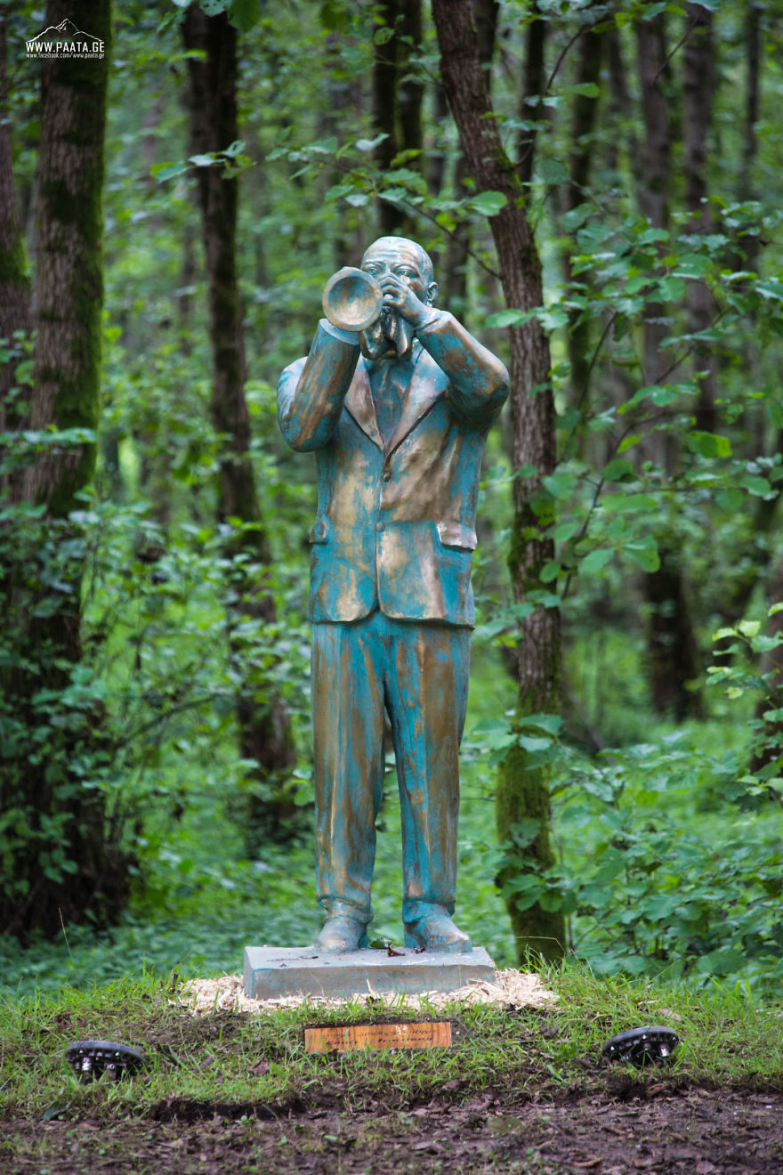 I Photographed The Statues Of Musicians' Prak
