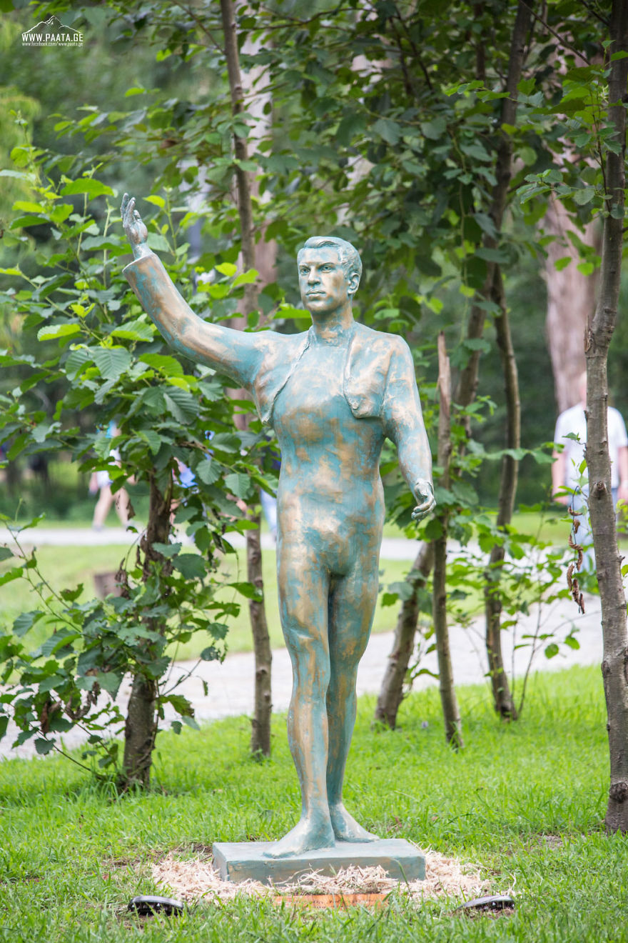 I Photographed The Statues Of Musicians' Prak