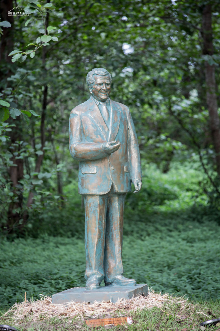I Photographed The Statues Of Musicians' Prak
