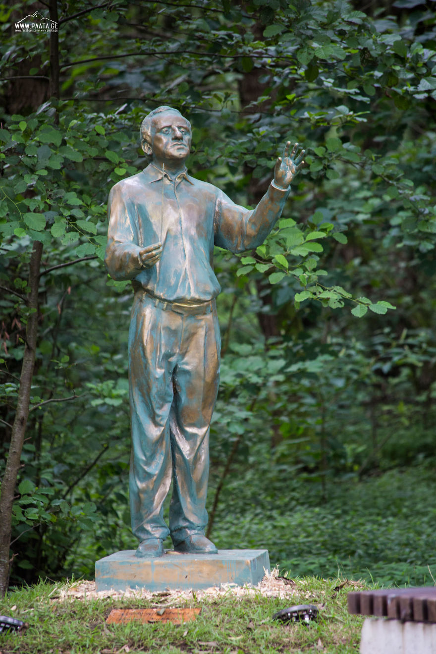 I Photographed The Statues Of Musicians' Prak