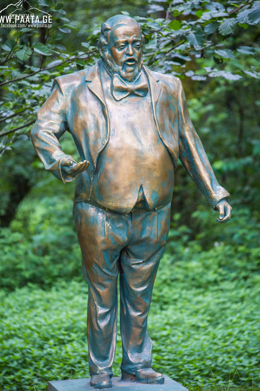 I Photographed The Statues Of Musicians' Prak