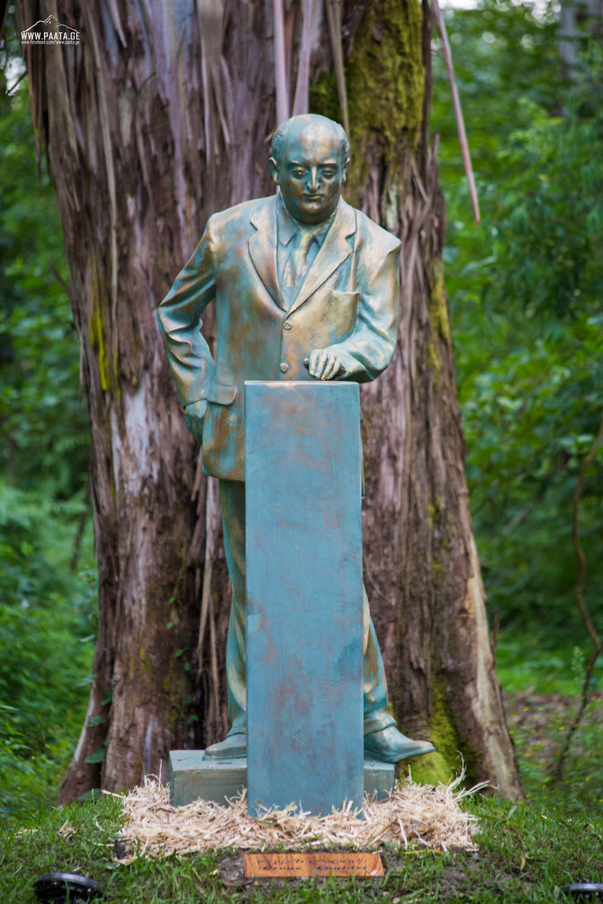 I Photographed The Statues Of Musicians' Prak