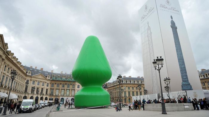 What About This "christmas Tree" On Place Vendome In Paris, France ?