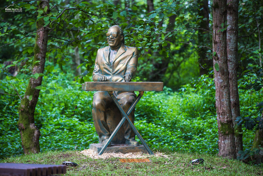 I Photographed The Statues Of Musicians' Prak