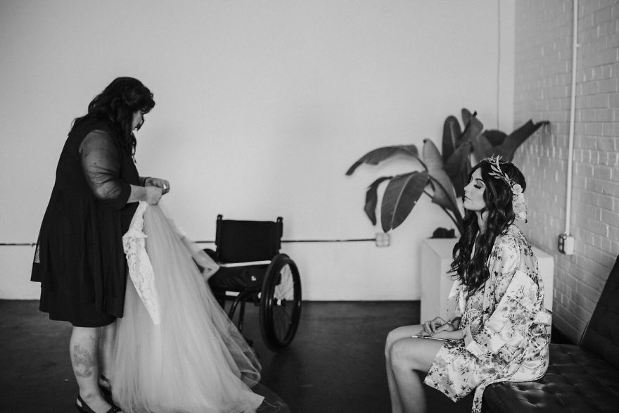 Paralyzed Woman Surprises Everyone When She Stands Up And Starts Walking Down The Aisle
