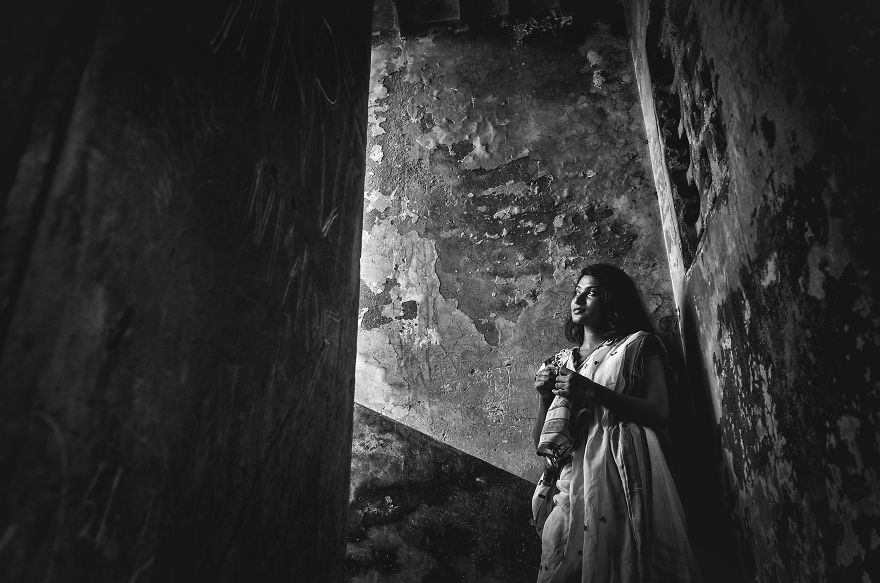 Captive Lady : I Photographed A Woman As A Spirit Roaming In A Ruin.